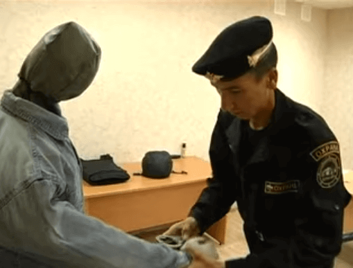 Купить удостоверение охранника 4 разряда в Краснодаре можно после сбора пакета документов и сдачи экзамена в гос. ведомстве.