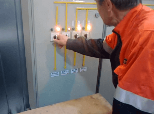 Удостоверение по электробезопасности 3 группы нужно для допуска к электроустановкам, оборудованию